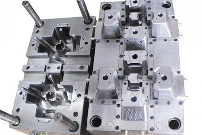 Công đoạn thực hiện gia công khuôn mẫu Tân Phú của Campro