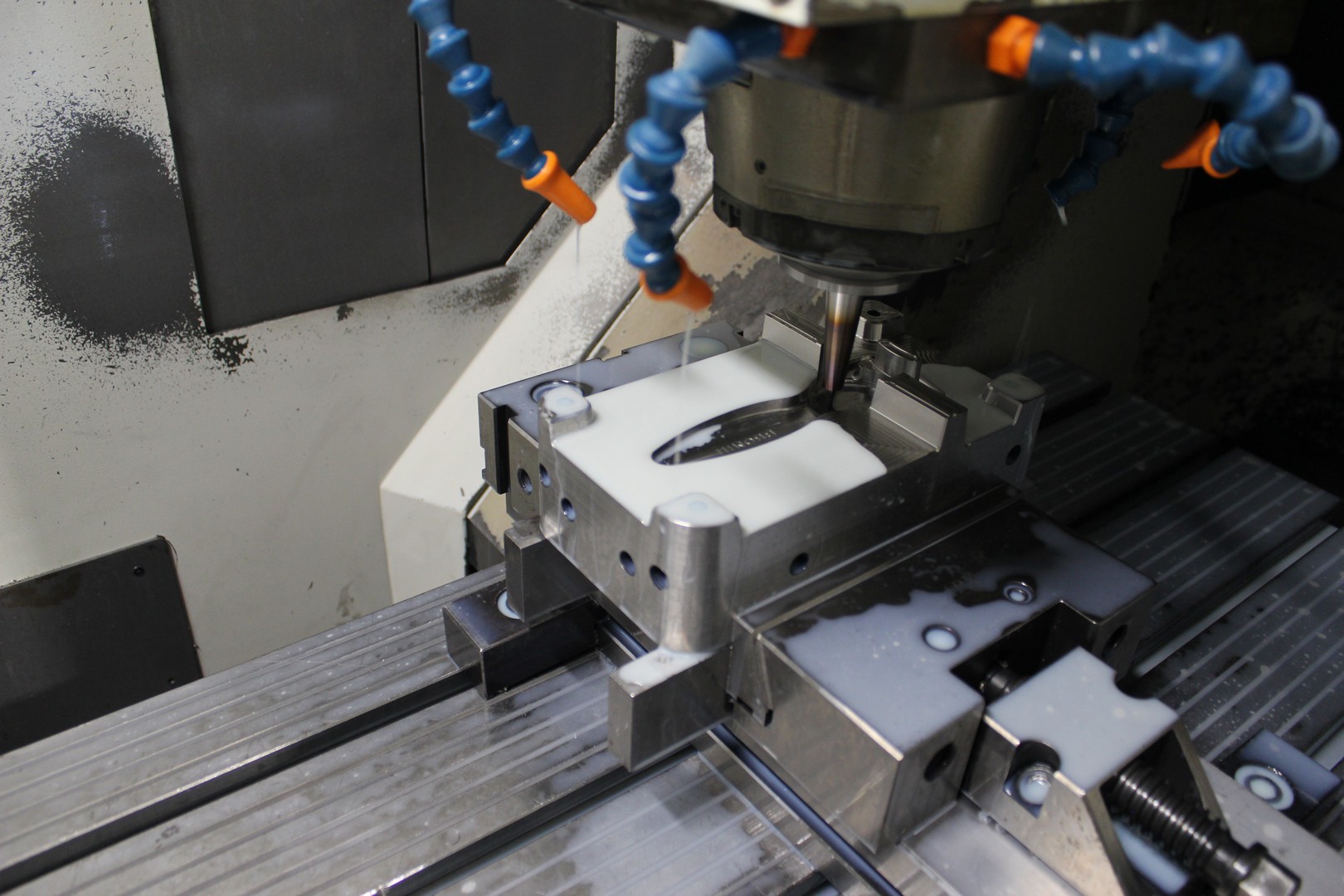 gia công khuôn mẫu tại Thuận An